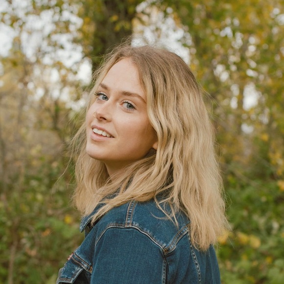 Meet your Posher, Kiani - Picture 1 of 1